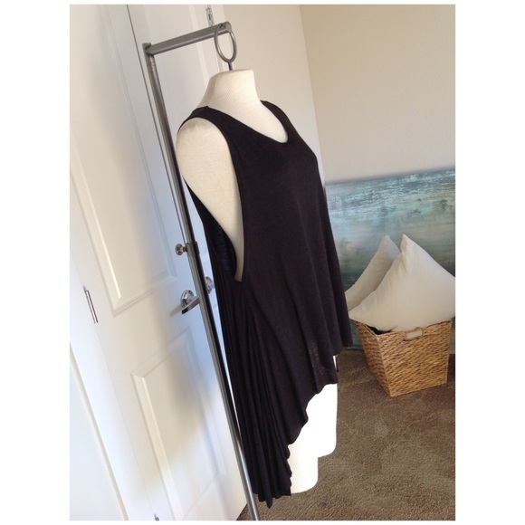 Asymmetric laser cut long top - Picture 2 of 8